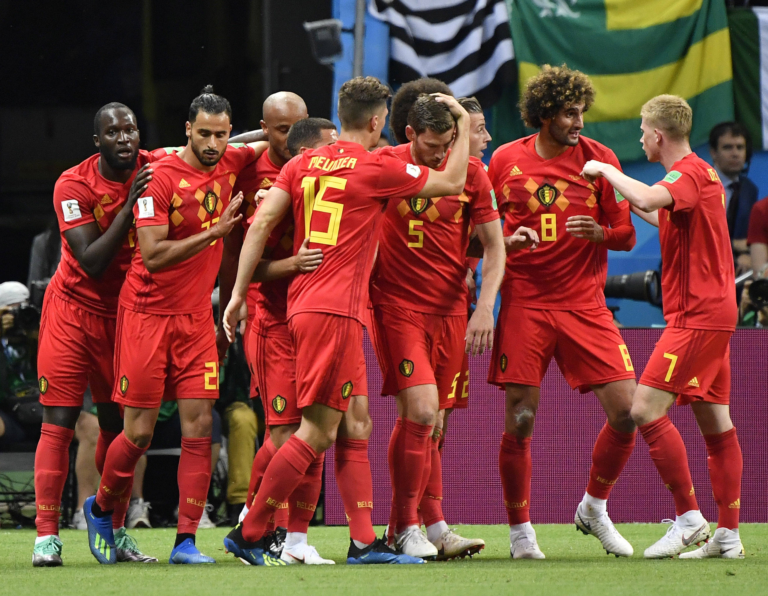 开云在线-欧洲赛事火热进行，英雄赛场拼尽全力(2021年欧洲赛事)