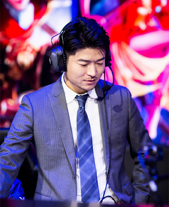 ayx.com-瑞士队员摘得最佳球员殊荣荣耀绽放赛场的简单介绍